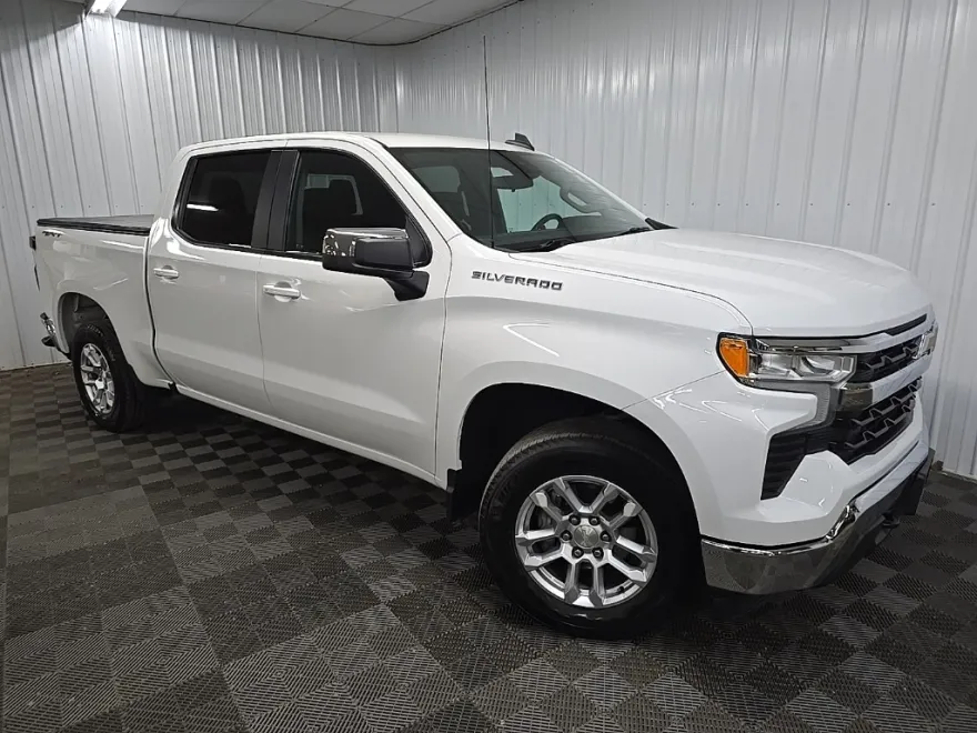 2022 Chevrolet Silverado 1500 LT photo 1