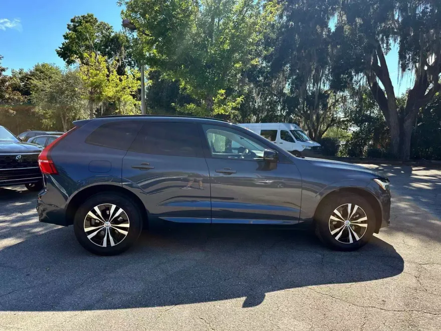 2025 Volvo XC60 B5 Core photo 1