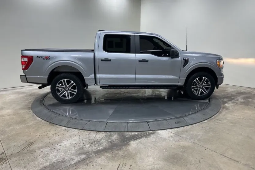 2022 Ford F-150 XL photo 1