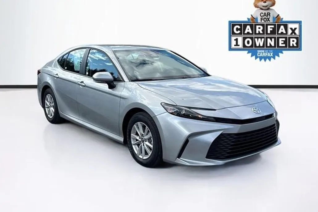 2025 Toyota Camry LE photo 1