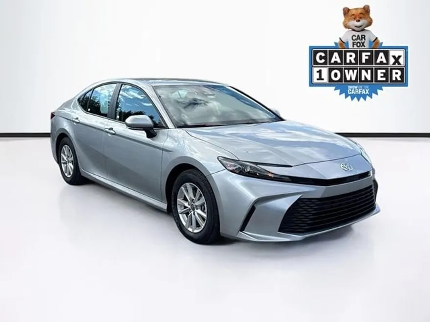 2025 Toyota Camry LE photo 1