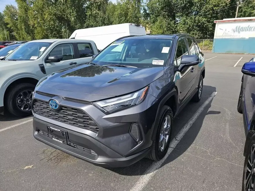 2024 Toyota RAV4 LE photo 1