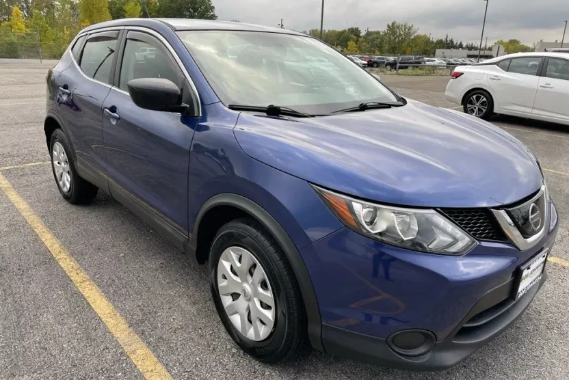 2018 Nissan Rogue Sport S photo 1
