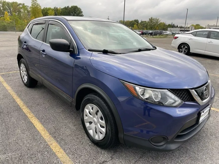 2018 Nissan Rogue Sport S photo 1