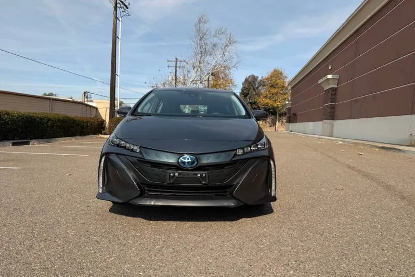2022 Toyota Prius Prime XLE photo 1