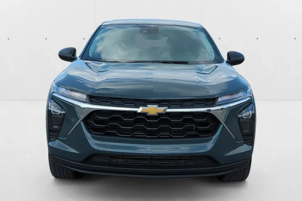 2025 Chevrolet Trax LS photo 1
