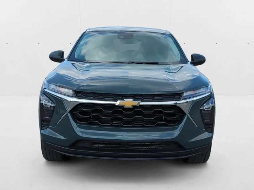 2025 Chevrolet Trax LS photo 1