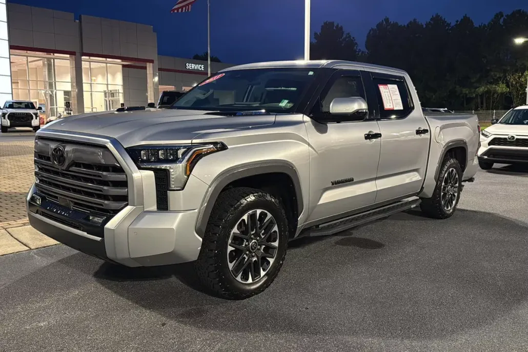 2023 Toyota Tundra Limited CrewMax photo 1