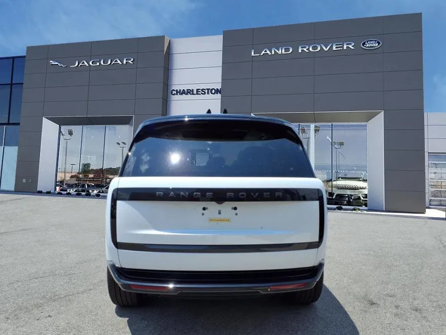 2025 Land Rover Range Rover SE photo 1