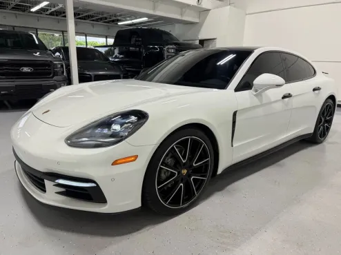 2018 Porsche Panamera Base 4 photo 4