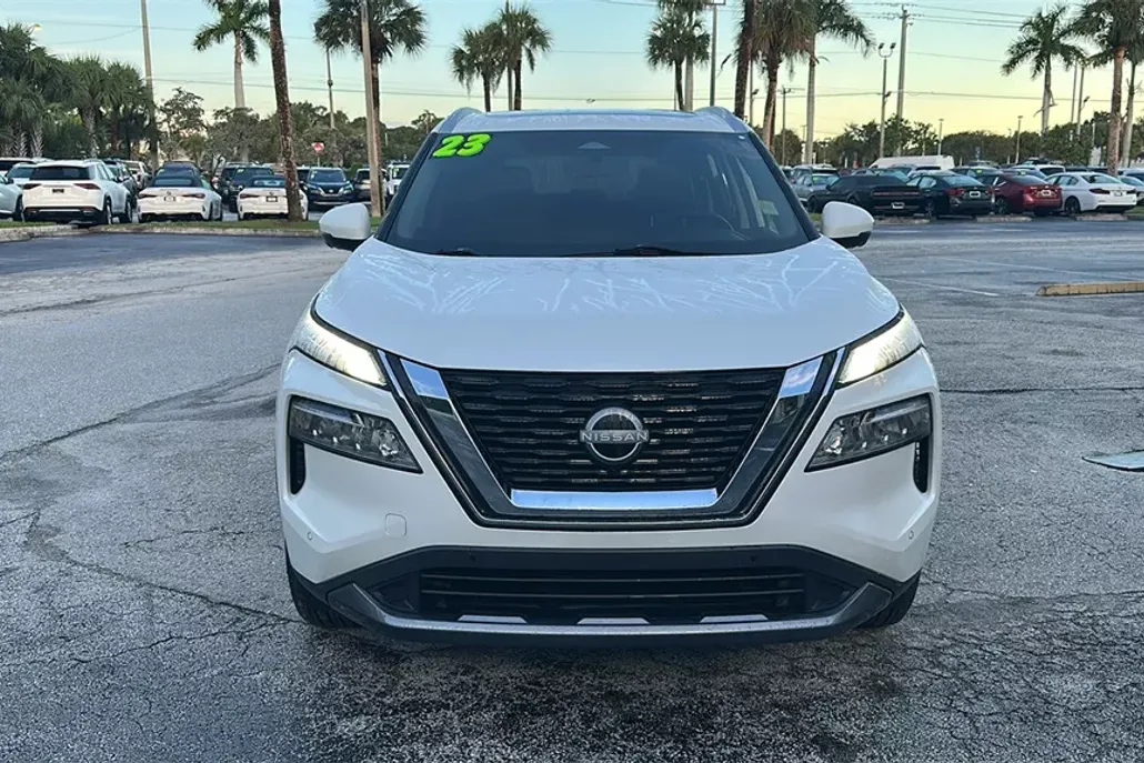 2023 Nissan Rogue SL photo 1