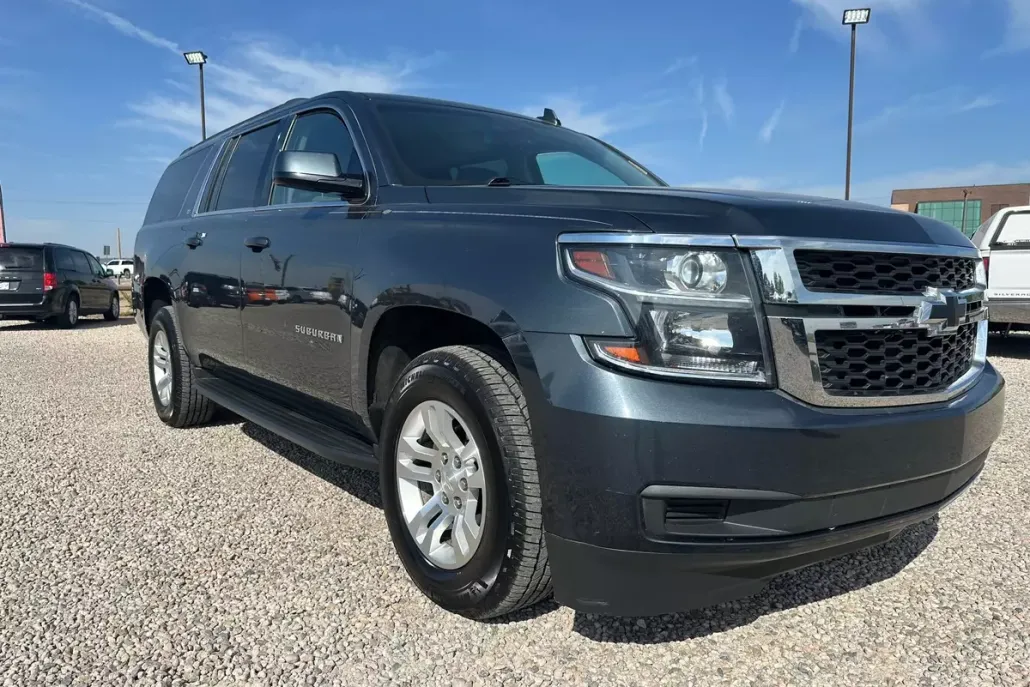 2019 Chevrolet Suburban LT photo 1