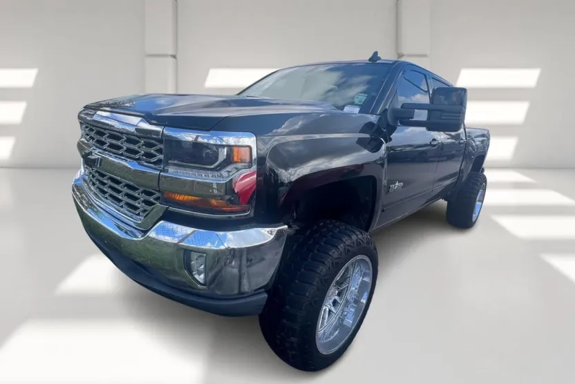 2018 Chevrolet Silverado 1500 LT photo 1