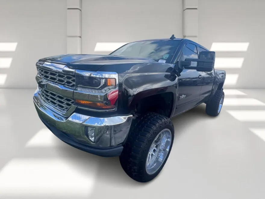 2018 Chevrolet Silverado 1500 LT photo 1