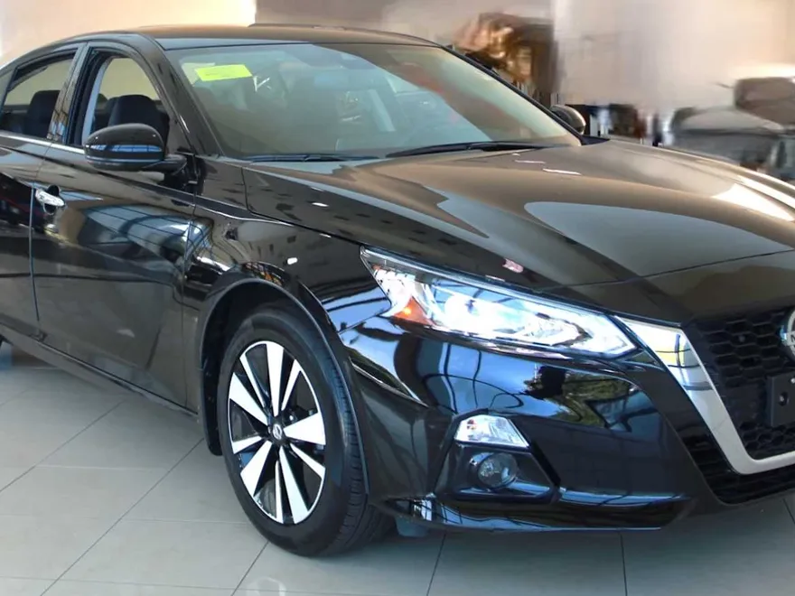 2020 Nissan Altima SV photo 1