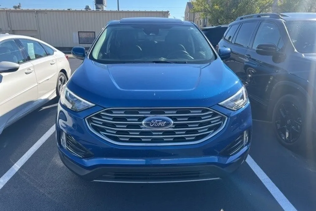 2022 Ford Edge SEL photo 1
