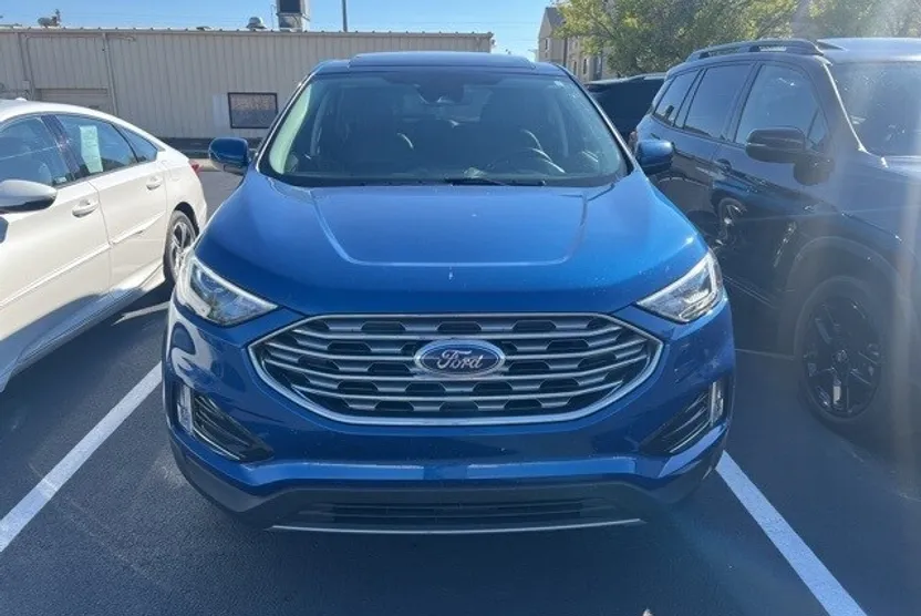 2022 Ford Edge SEL photo 1