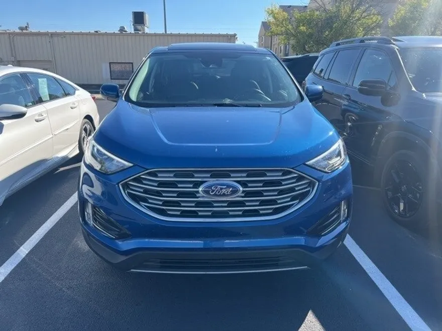 2022 Ford Edge SEL photo 1