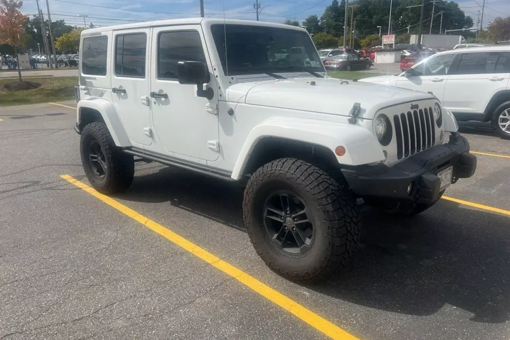 2017 Jeep Wrangler Unlimited Sahara photo 1