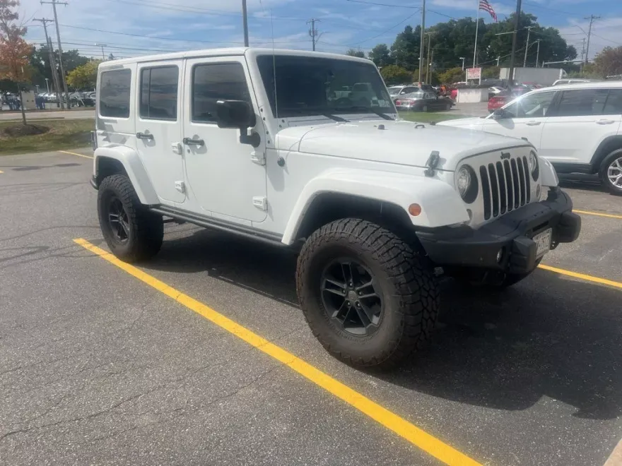 2017 Jeep Wrangler Unlimited Sahara photo 1