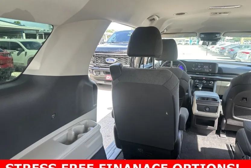 2022 Kia Carnival LX photo 1