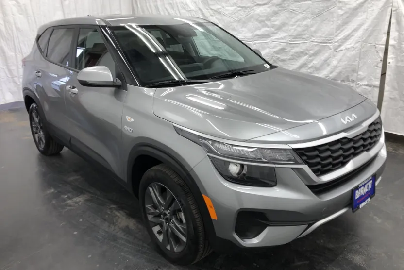 2023 Kia Seltos LX photo 1