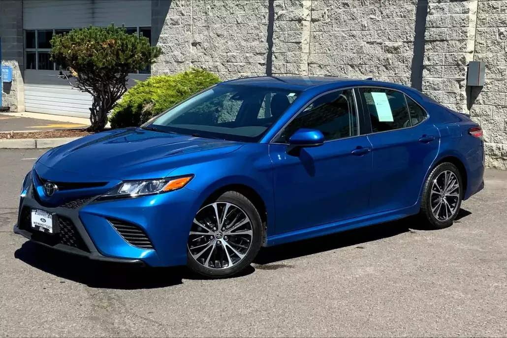 2020 Toyota Camry SE photo 1