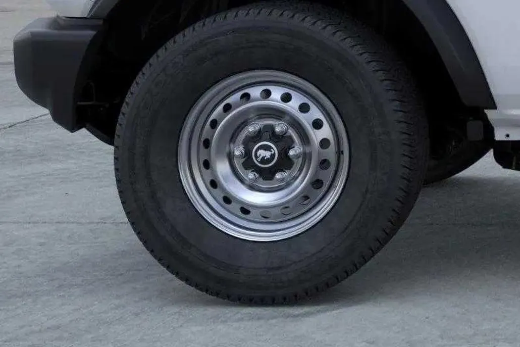 2025 Ford Bronco Base photo 1