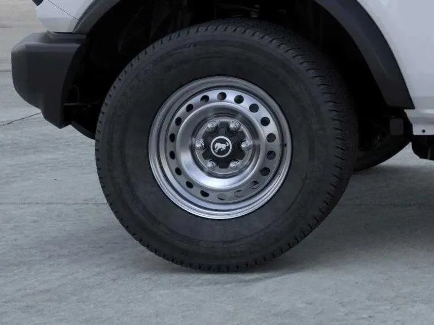 2025 Ford Bronco Base photo 1