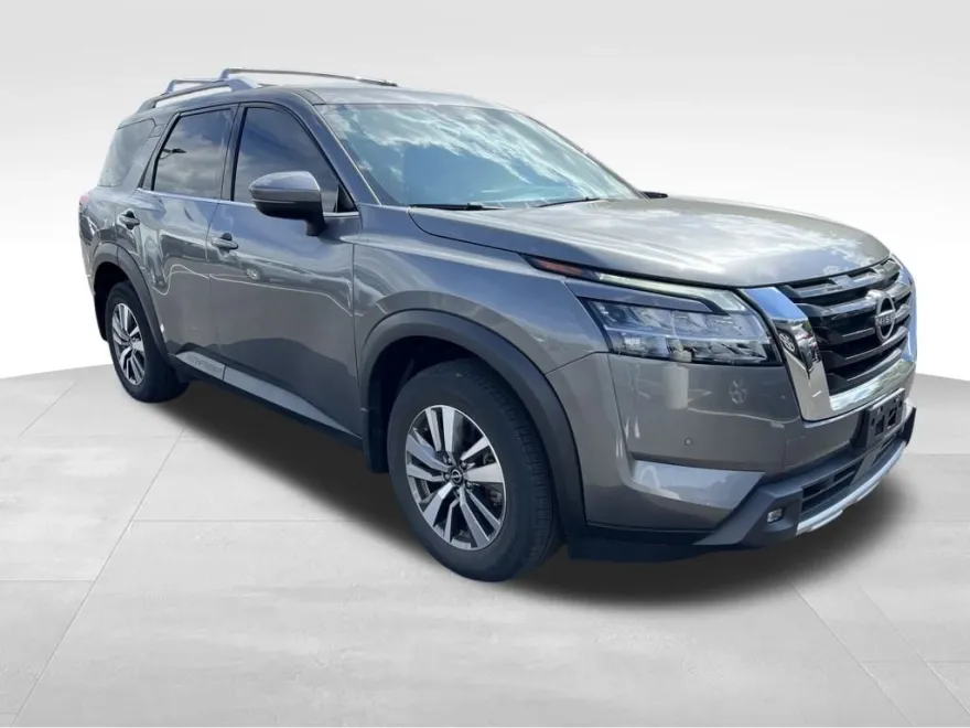 2022 Nissan Pathfinder SL photo 1