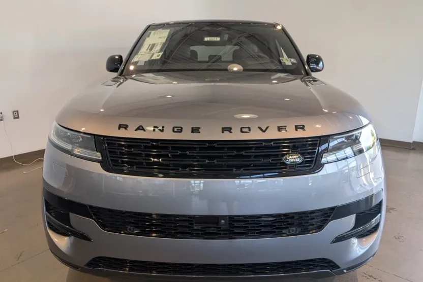 2025 Land Rover Range Rover Sport SE photo 1