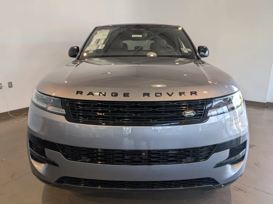 2025 Land Rover Range Rover Sport SE photo 1