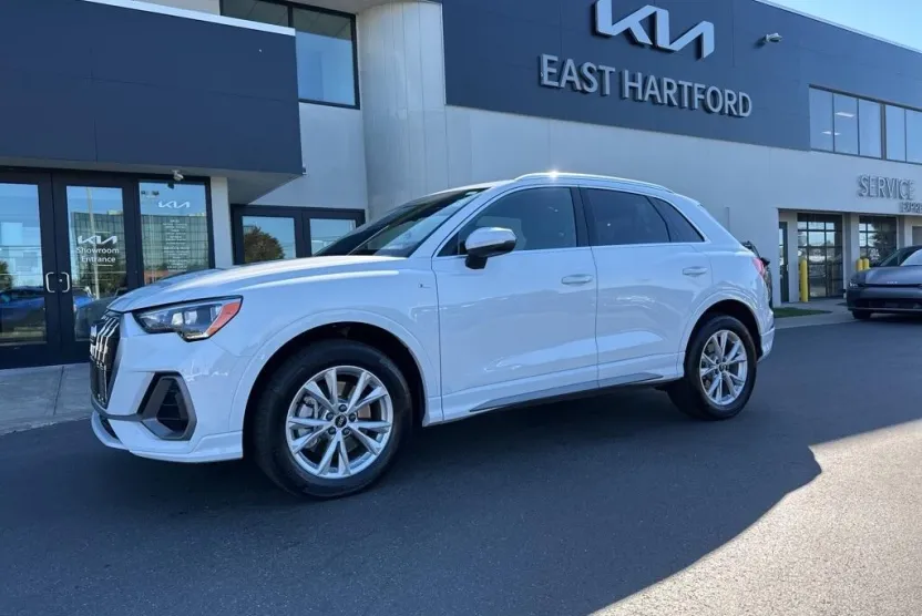 2021 Audi Q3 S line Premium photo 1