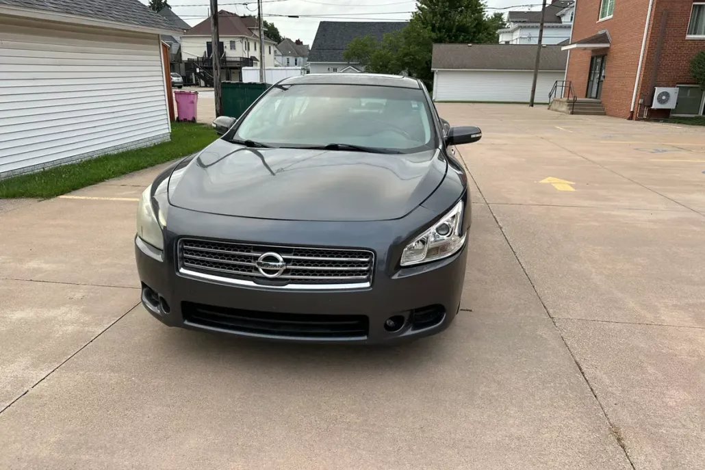 2011 Nissan Maxima SV photo 1