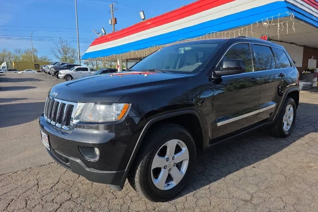 2011 Jeep Grand Cherokee Laredo photo 1