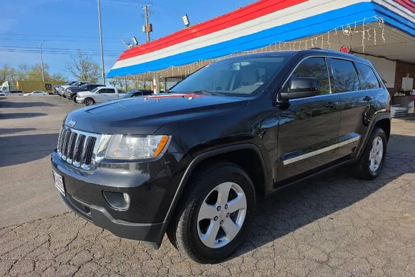 2011 Jeep Grand Cherokee Laredo photo 1