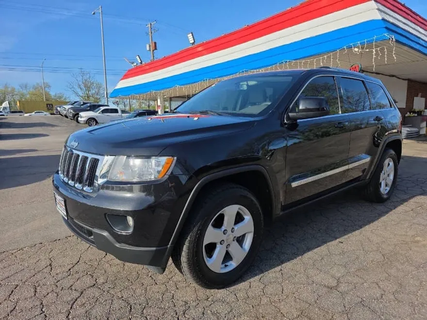 2011 Jeep Grand Cherokee Laredo photo 1