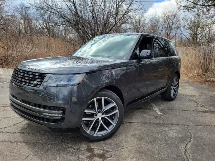 2025 Land Rover Range Rover SE photo 1