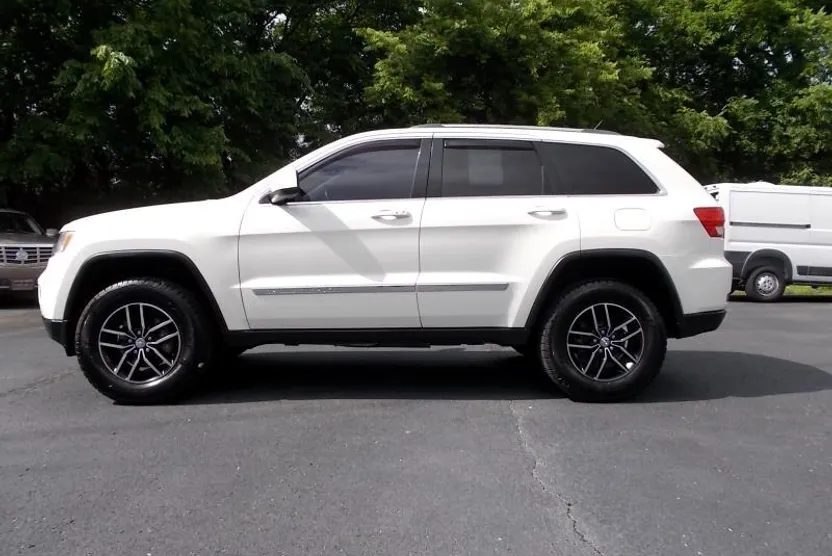 2012 Jeep Grand Cherokee Laredo photo 1
