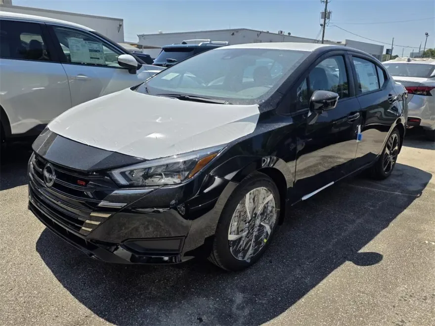2025 Nissan Versa 1.6 SR photo 1