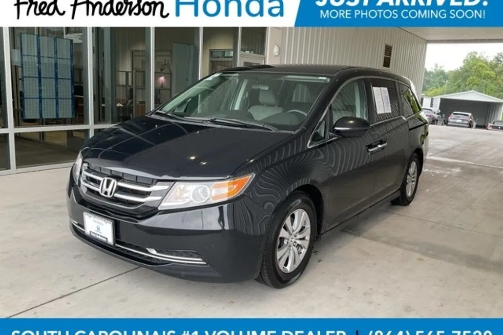 2017 Honda Odyssey SE photo 1