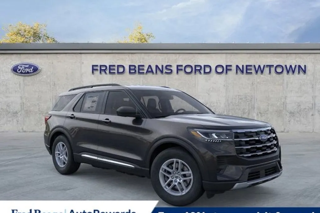 2025 Ford Explorer photo 1