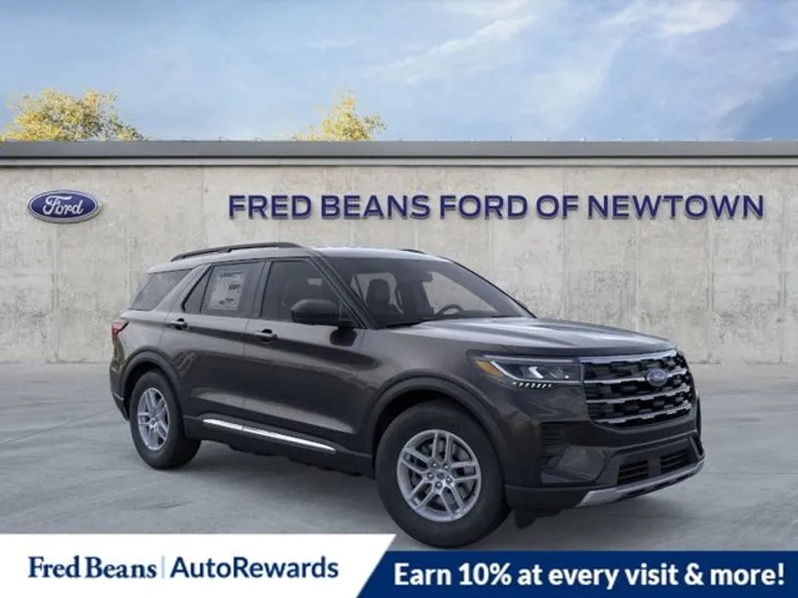 2025 Ford Explorer photo 1