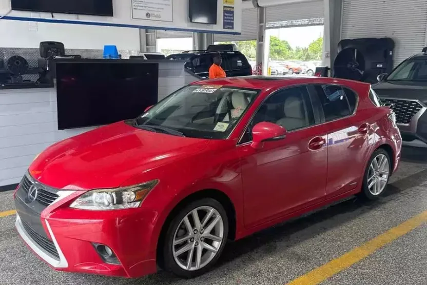 2015 Lexus CT 200h photo 1