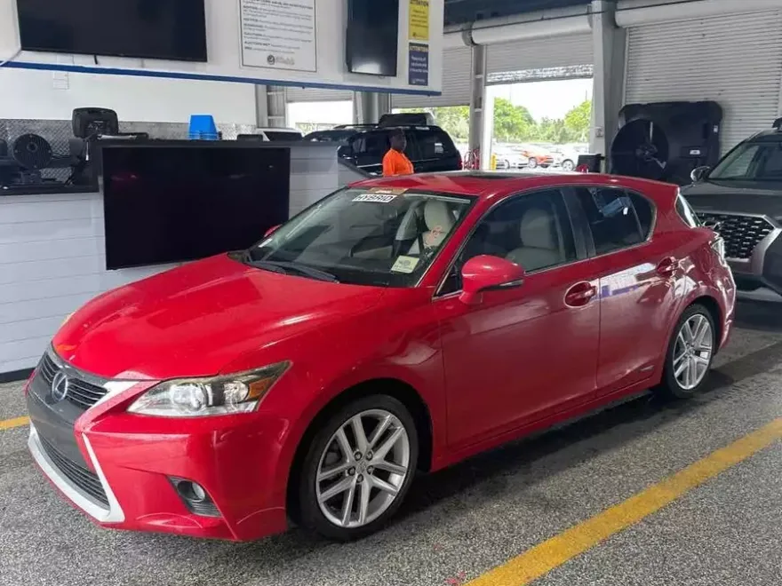 2015 Lexus CT 200h photo 1