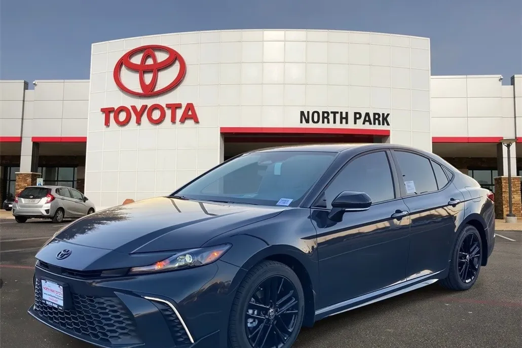 2026 Toyota Camry SE photo 1