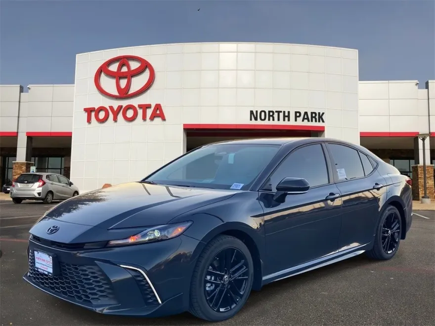 2026 Toyota Camry SE photo 1