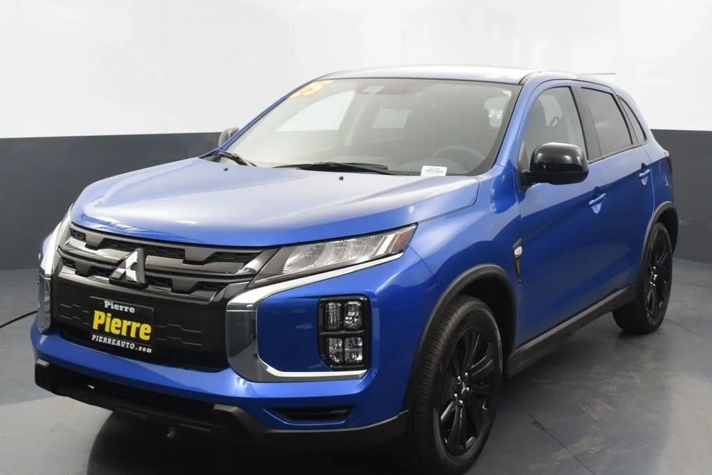 2025 Mitsubishi Outlander Sport LE photo 1