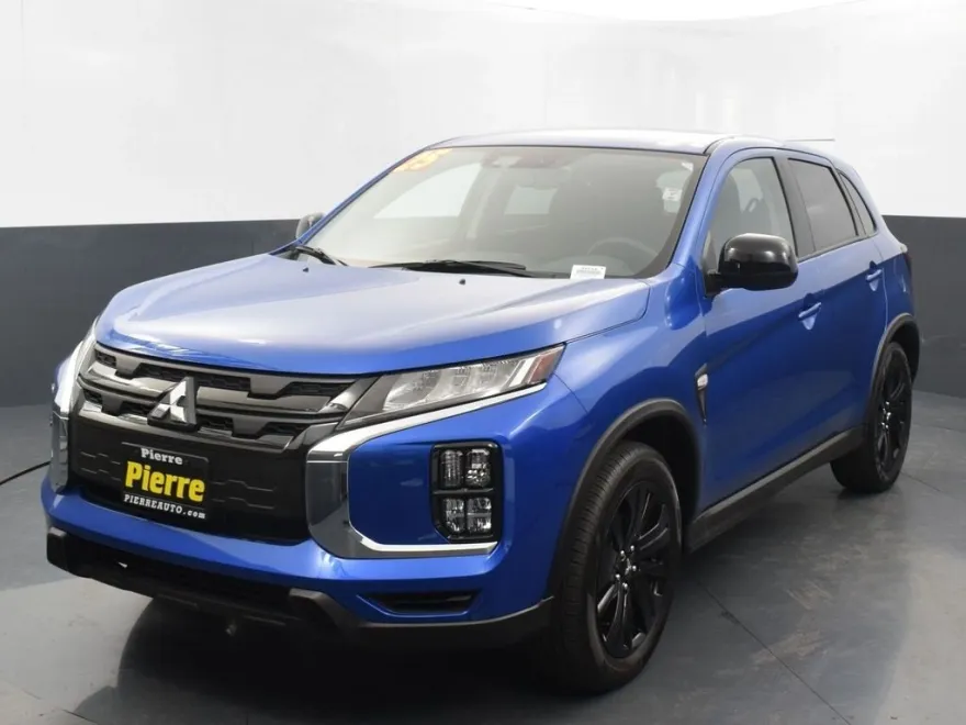 2025 Mitsubishi Outlander Sport LE photo 1
