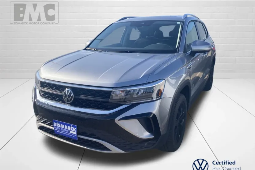 2022 Volkswagen Taos SE photo 1
